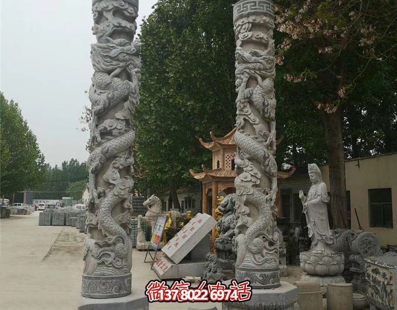 龍柱石雕，裝點寺廟門前