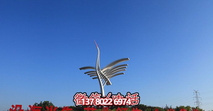 精致不銹鋼仙鶴雕塑，為城市增添創意抽象藝術