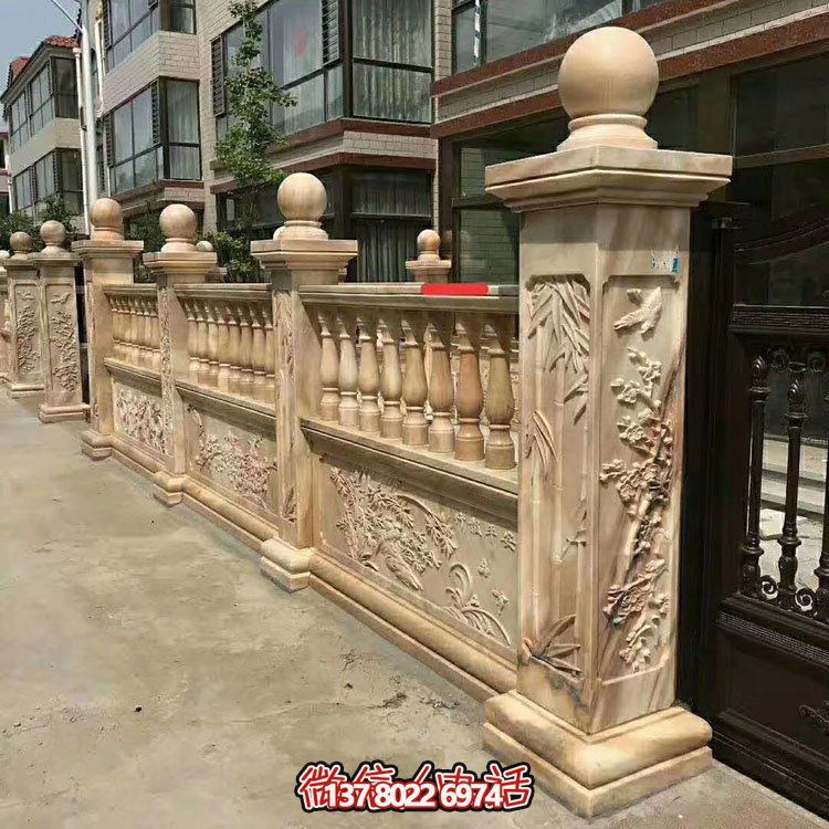紅色浮雕圍墻欄板裝點(diǎn)別墅，守護(hù)晚霞之美