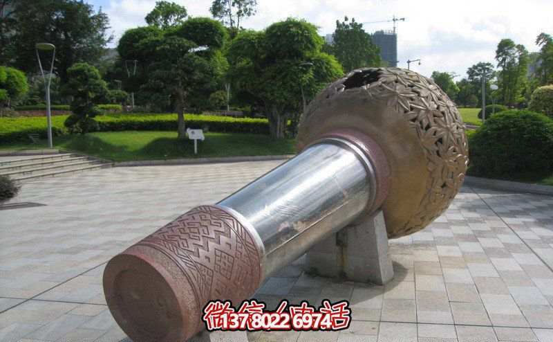 廣場(chǎng)公園創(chuàng)意不銹鋼工藝鍛造話(huà)筒雕塑