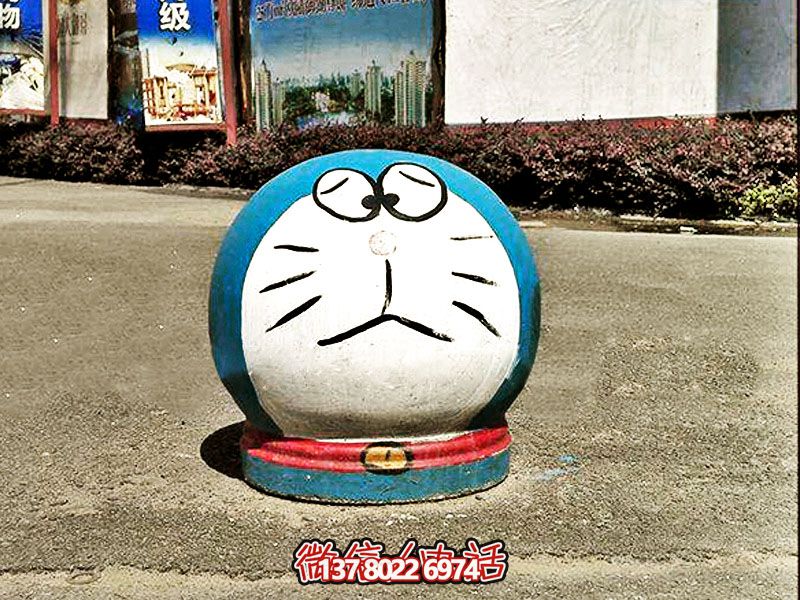 商場街邊擺放卡通多啦A夢(mèng)擋車球 商場街邊擺放卡通多啦A夢(mèng)擋車球