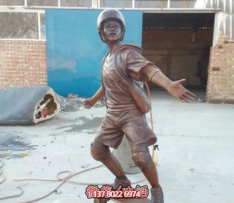 玩滑板公園運(yùn)動(dòng)玻璃鋼仿銅雕塑 玩滑板公園運(yùn)動(dòng)玻璃鋼仿銅雕塑